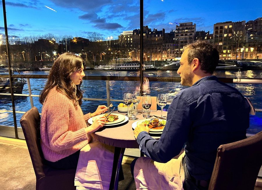 Dîner-croisière sur la Seine