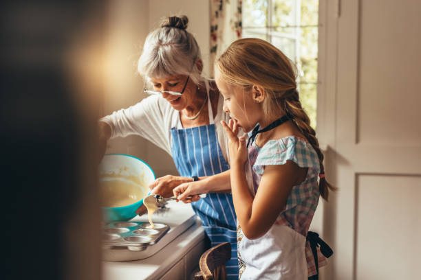 Cours de pâtisserie avec une grand-mère française