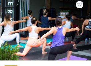 Séance de yoga en plein air